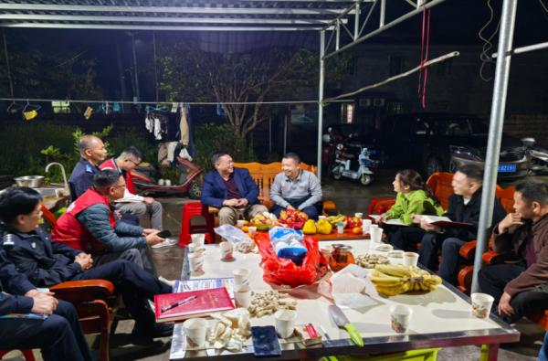 股票配资最新消息 “百千万工程”一线解法：“英德夜谈”问计于民
